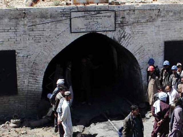 four killed in lakhra coal mine mishap