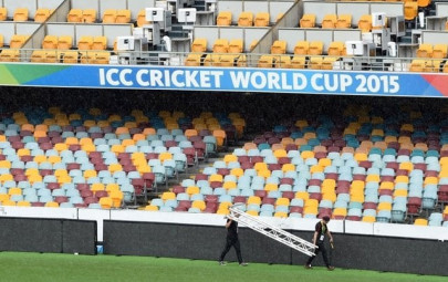 hardy optimistic fans brave brisbane rains