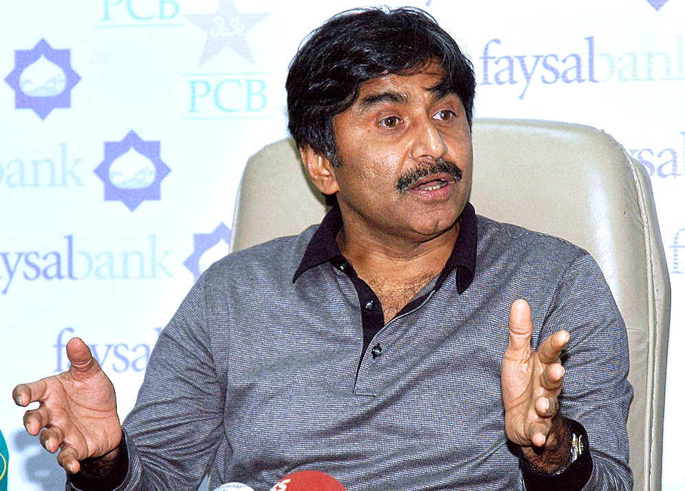 javed miandad slams pcb s decision to conduct remaining psl 6 matches