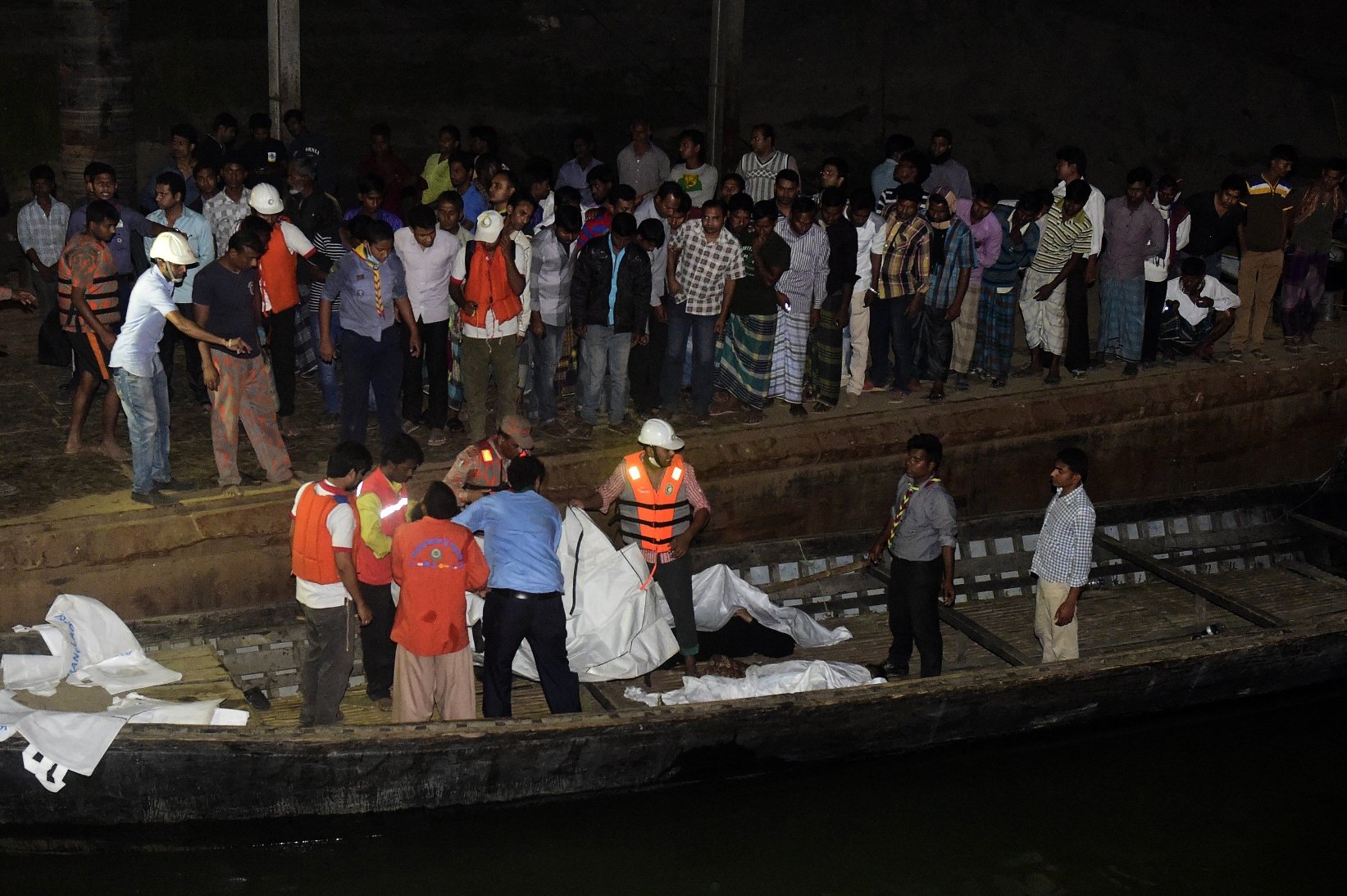 bangladeshi rescue workers recover the body of a victim after a ferry accident at paturia some 70kms east of dhaka on february 22 2015 photo afp