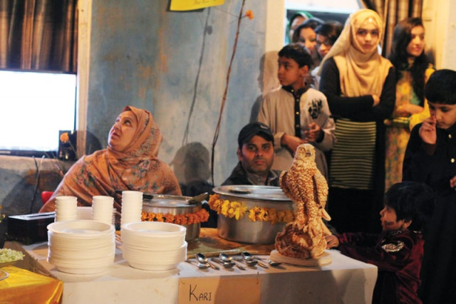 woman selling home cooked sarson ka saag at the festival photo ayesha mir express woman selling home cooked sarson ka saag at the festival photo ayesha mir express