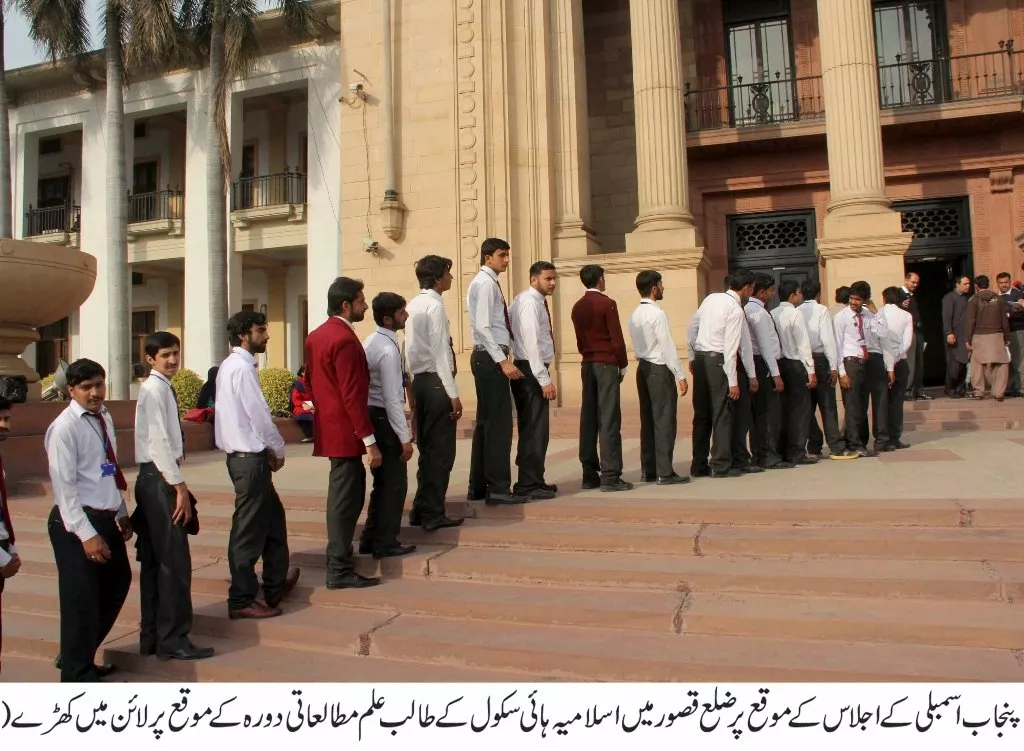 students of islamia high school on an educational tour photo tariq hassan express students of islamia high school on an educational tour photo tariq hassan express