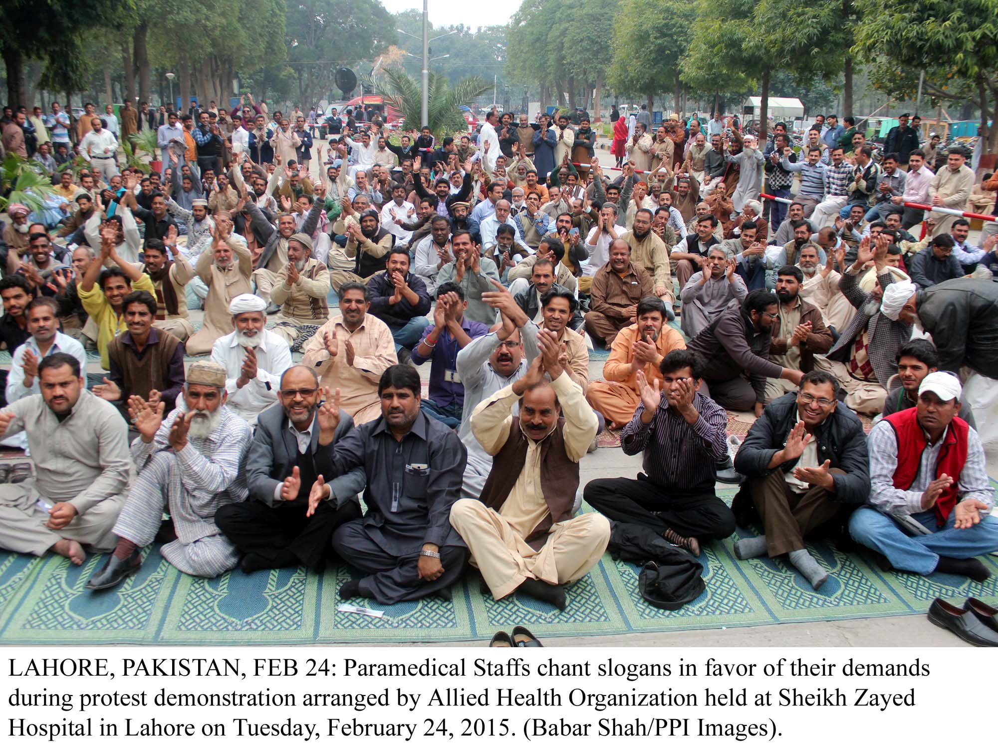 paramedical staff chant slogans in favor of their demands by allied health organziation photo ppi