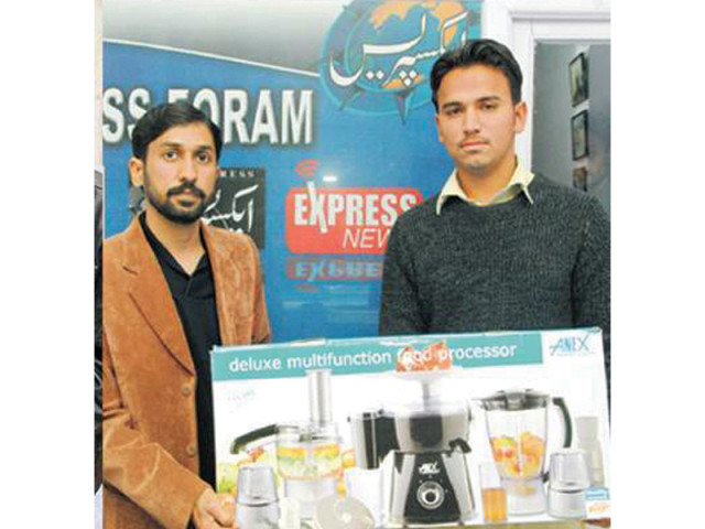josh cricket world cup inaami scheme winner receiving his prize photo express josh cricket world cup inaami scheme winner receiving his prize photo express