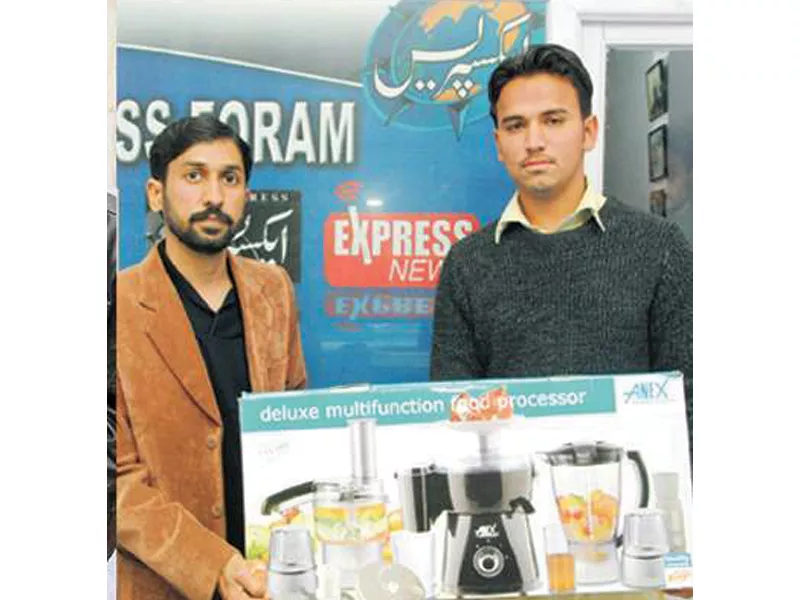 josh cricket world cup inaami scheme winner receiving his prize photo express josh cricket world cup inaami scheme winner receiving his prize photo express