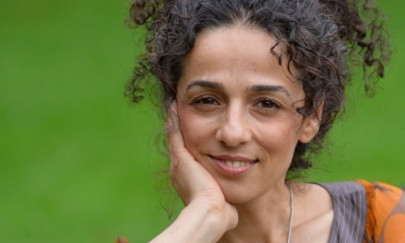 iranian journalist wins rights award for hijab campaign