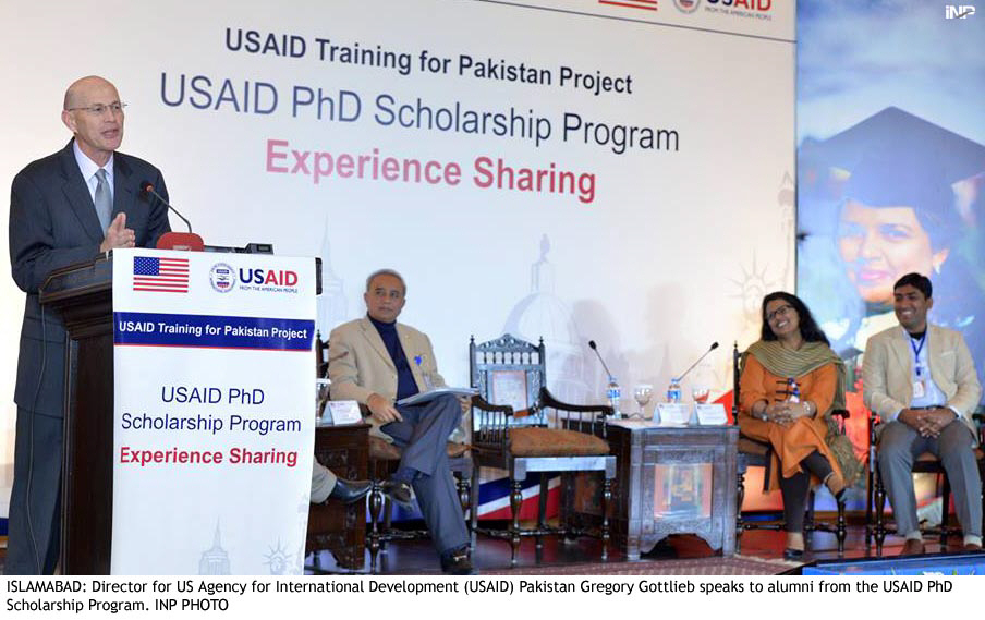 director of us agency for international development pakistan gregory gottlieb speaks to alumni photo inp