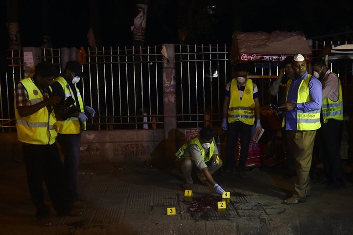 forensics police investigates the site where us blogger of bangladeshi origin was hacked to death in dhaka on february 27 2015 photo afp