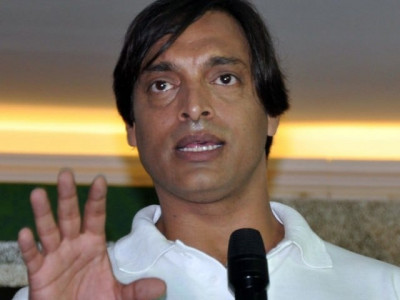 akhtar latif slam pakistan management for letting sarfaraz carry drinks akhtar latif slam pakistan management for letting sarfaraz carry drinks