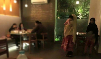 image of mistreatment of maids in karachi restaurant goes viral