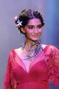 sonam kapoor tests positive for swine flu