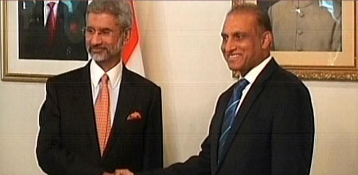 an express news screen grab of indian and pakistani foreign secretaries