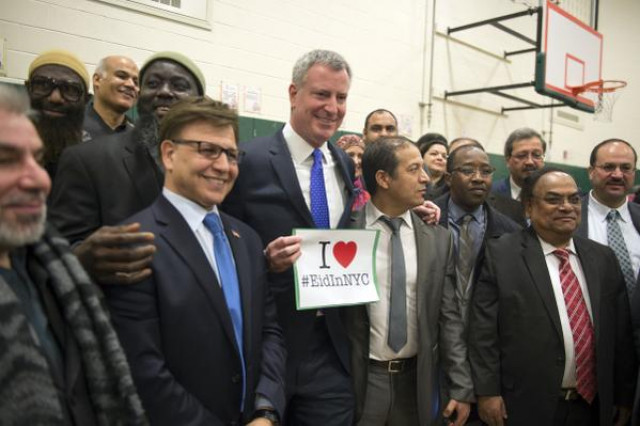 new york 039 s mayor holds up a i love eidinnyc poster after announcing a change in school calendars to accomodate the holiday photo billdeblasio new york 039 s mayor holds up a i love eidinnyc poster after announcing a change in school calendars to accomodate the holiday photo billdeblasio