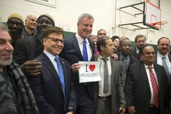 new york 039 s mayor holds up a i love eidinnyc poster after announcing a change in school calendars to accomodate the holiday photo billdeblasio new york 039 s mayor holds up a i love eidinnyc poster after announcing a change in school calendars to accomodate the holiday photo billdeblasio