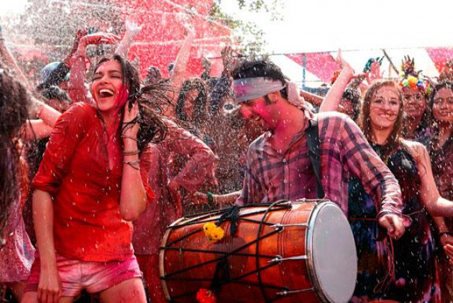 screen grab from bollywood film yeh jawaani hai deewani screen grab from bollywood film yeh jawaani hai deewani
