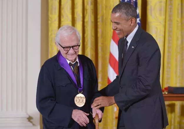 us president barack obama presents the national medal of arts to documentary filmmaker albert maysles during a ceremony at the white house on july 28 2014 photo afp us president barack obama presents the national medal of arts to documentary filmmaker albert maysles during a ceremony at the white house on july 28 2014 photo afp