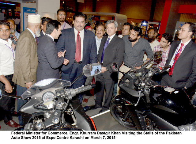 minister for commerce engr khurram dastagir khan touring the pakistan auto parts show in karachi photo pid
