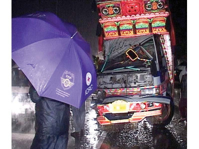 relentless rain seven children hurt in van truck collision relentless rain seven children hurt in van truck collision