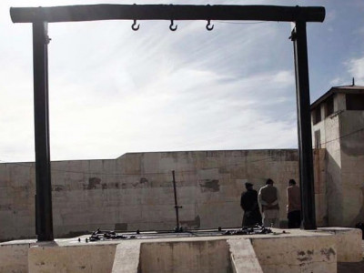 lhc suspends execution of murder convict