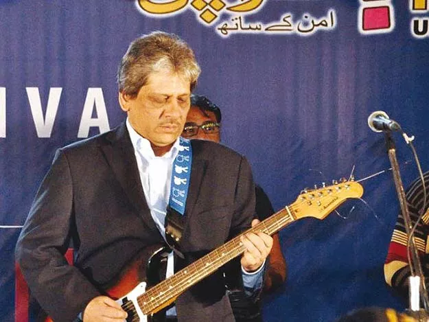 best thing about the governor s performance was that he was playing live with the band and didn t miss a cue or a beat photos publicity best thing about the governor s performance was that he was playing live with the band and didn t miss a cue or a beat photos publicity