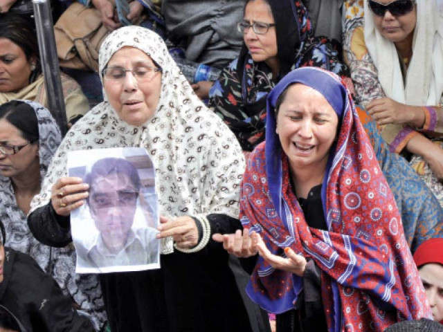 family and friends of the deceased mqm worker waqas shah gathered at nine zero to mourn and protest his killing photo athar khan express family and friends of the deceased mqm worker waqas shah gathered at nine zero to mourn and protest his killing photo athar khan express