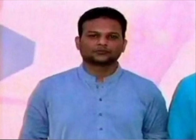 express news screengrab of umair siddiqui express news screengrab of umair siddiqui