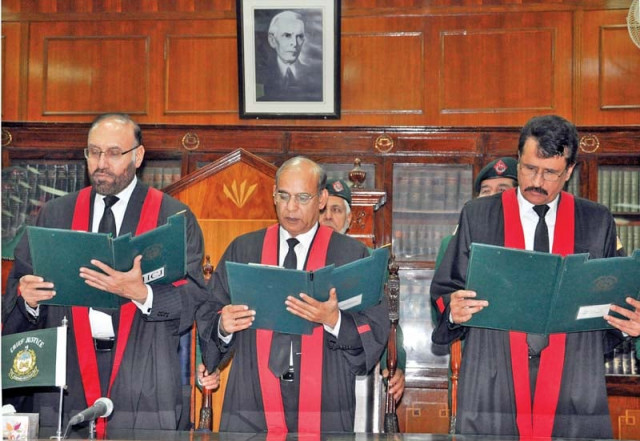 cj mazhar alam miankhel administers oath to justices muhammad daud khan and syed afsar shah at peshawar high court photo k p information department cj mazhar alam miankhel administers oath to justices muhammad daud khan and syed afsar shah at peshawar high court photo k p information department