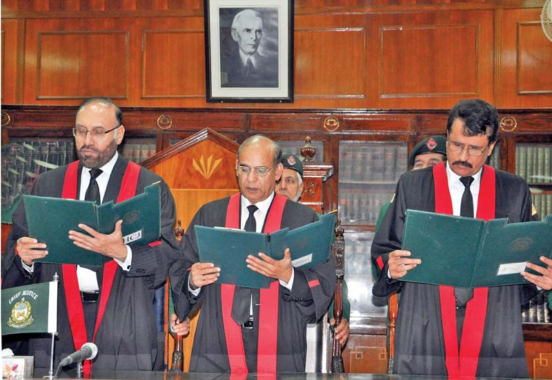 cj mazhar alam miankhel administers oath to justices muhammad daud khan and syed afsar shah at peshawar high court photo k p information department