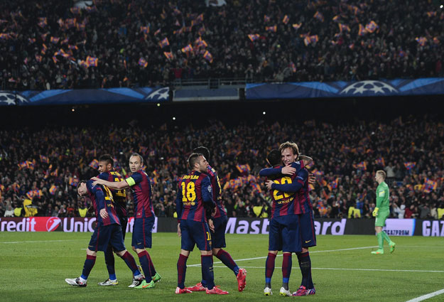 barcelona 039 s croatian midfielder ivan rakitic r is congratulated by his teammate barcelona 039 s brazilian defender dani alves 2r after scoring during the uefa champions league round of 16 football match fc barcelona vs manchester city at the camp nou stadium in barcelona on march 18 2015 photo afp