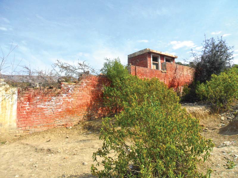 the dilapidated condition of mughalkhel government primary school photos saleh din orakzai