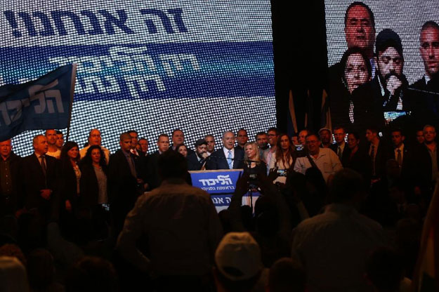 israeli prime minister benjamin netanyahu next to likud party leaders after exit poll figures in israel 039 s parliamentary elections late on march 17 2015 in the city of tel aviv photo afp