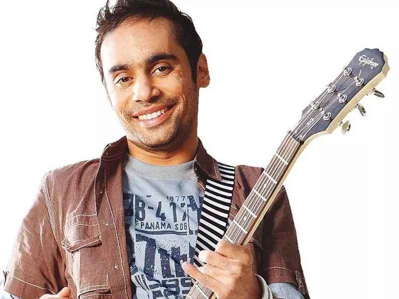 xulfi s international claim to fame was laaree chootee which featured in the bollywood film ek chalis ki last local photo publicity xulfi s international claim to fame was laaree chootee which featured in the bollywood film ek chalis ki last local photo publicity