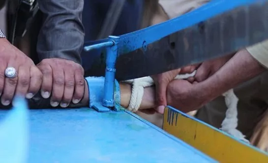 the accused thief 039 s right hand is locked in a blue vice and hacked off with what appears to be an industrial sized paper guillotine photo daily mail the accused thief 039 s right hand is locked in a blue vice and hacked off with what appears to be an industrial sized paper guillotine photo daily mail