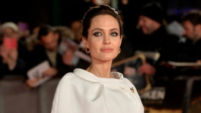 angelina jolie has ovaries removed over cancer fears