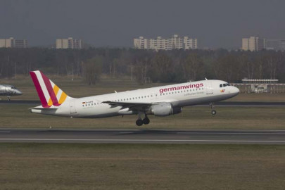 germanwings plane with 148 on board crashes in french alps