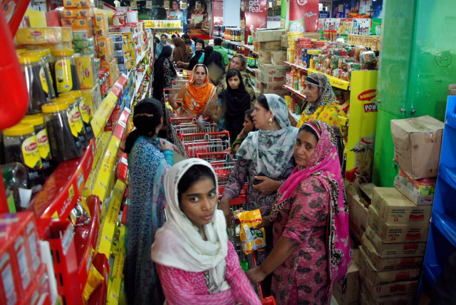 the asian development outlook has projected 4 2 economic growth rate for current financial year 2014 15 against the target of 5 1 photo shahbaz malik express the asian development outlook has projected 4 2 economic growth rate for current financial year 2014 15 against the target of 5 1 photo shahbaz malik express