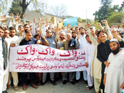 no private clinics paramedics of swat protest in defiance no private clinics paramedics of swat protest in defiance