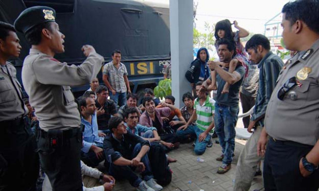 asylum seekers from afghanistan and pakistan argue with indonesian policemen at a temporary shelter in merak indonesia 039 s banten province september 27 2013 mdash photo by reuters asylum seekers from afghanistan and pakistan argue with indonesian policemen at a temporary shelter in merak indonesia 039 s banten province september 27 2013 photo reuters asylum seekers from afghanistan and pakistan argue with indonesian policemen at a temporary shelter in merak indonesia 039 s banten province september 27 2013 mdash photo by reuters asylum seekers from afghanistan and pakistan argue with indonesian policemen at a temporary shelter in merak indonesia 039 s banten province september 27 2013 photo reuters