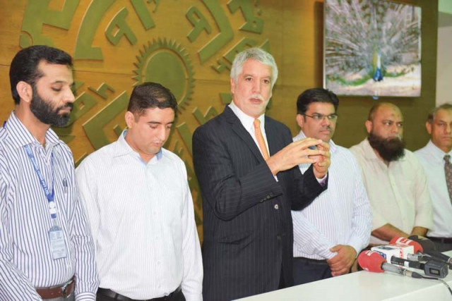 ex colombia mayor calls bahria town s blue line brt an urban improvement project photo pr ex colombia mayor calls bahria town s blue line brt an urban improvement project photo pr