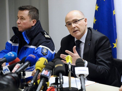 french prosecutor says co pilot appears to have crashed plane on purpose