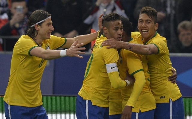 brazil 039 s forward neymar c is congratulated by teammates after scoring a goal during the friendly football match france vs brazil on march 26 2015 at the stade de france in saint denis north of paris photo afp brazil 039 s forward neymar c is congratulated by teammates after scoring a goal during the friendly football match france vs brazil on march 26 2015 at the stade de france in saint denis north of paris photo afp