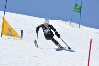 pakistani girl competes in skiing competition despite losing leg in 2005 earthquake