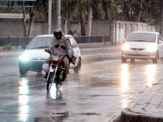 commuters make their way through the streets amid heavy rain in the provincial capital photo pp1 commuters make their way through the streets amid heavy rain in the provincial capital photo pp1