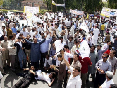 agreement clerks association calls off strike agreement clerks association calls off strike