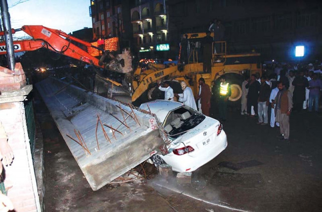 rescue workers remove a girder that fell over parked cars in rawalpindi on sunday photo online rescue workers remove a girder that fell over parked cars in rawalpindi on sunday photo online