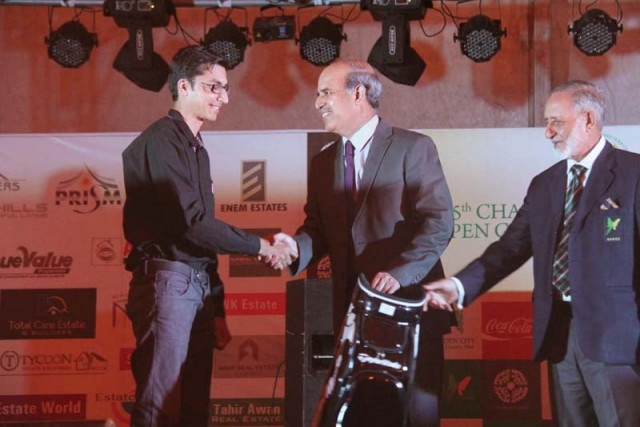 vice admiral khan hasham bin siddique gives prize to one of the winners of 5th chairman bahria town open golf championship photo pr vice admiral khan hasham bin siddique gives prize to one of the winners of 5th chairman bahria town open golf championship photo pr