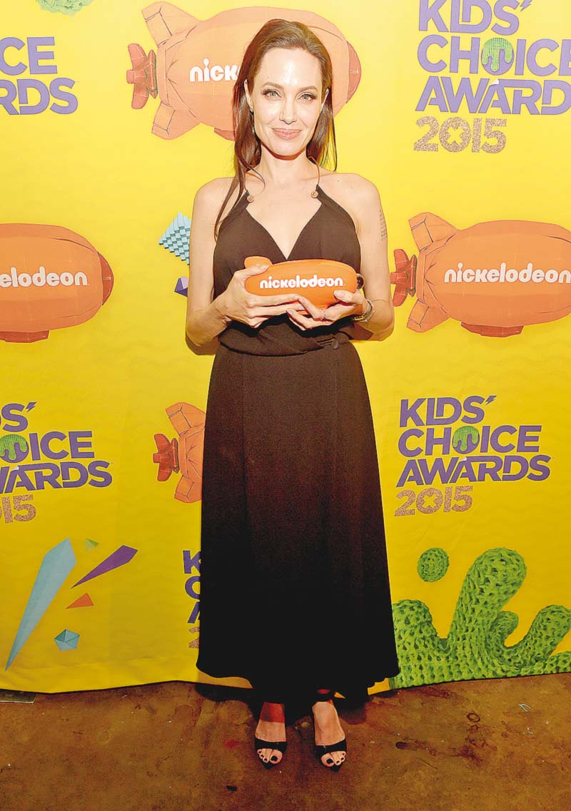 jolie bagged the favourite villain award for her stint in maleficent at the kids choice awards photo usmagazine com