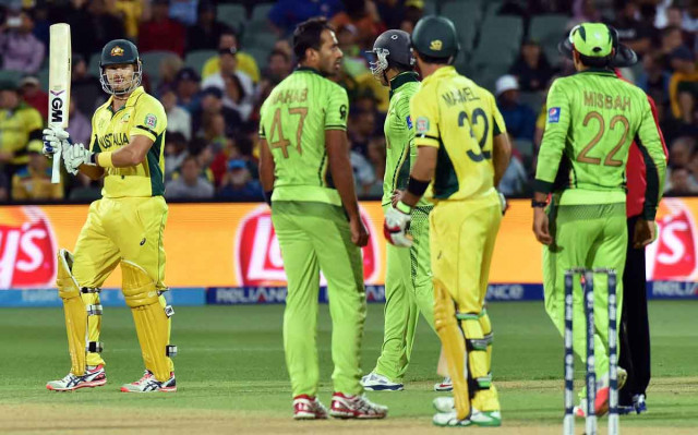 australia 039 s batsman shane watson l exchanges words with pakistan 039 s paceman wahab riaz c who points it out to the umpire during the 2015 cricket world cup quarter final match between pakistan and australia at the adelaide oval on march 20 2015 photo afp
