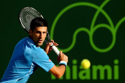 reigning champion djokovic advances at miami
