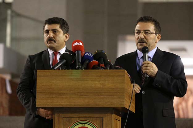 istanbul police chief selami altinok r flanked by deputy chief prosecutor orhan kapici l speaks during a press conference after clashes on march 31 photo afp